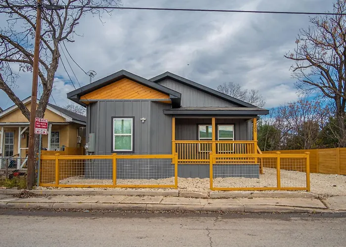 Blissful 5Br3Ba Haven Near Riverwalk Downtown