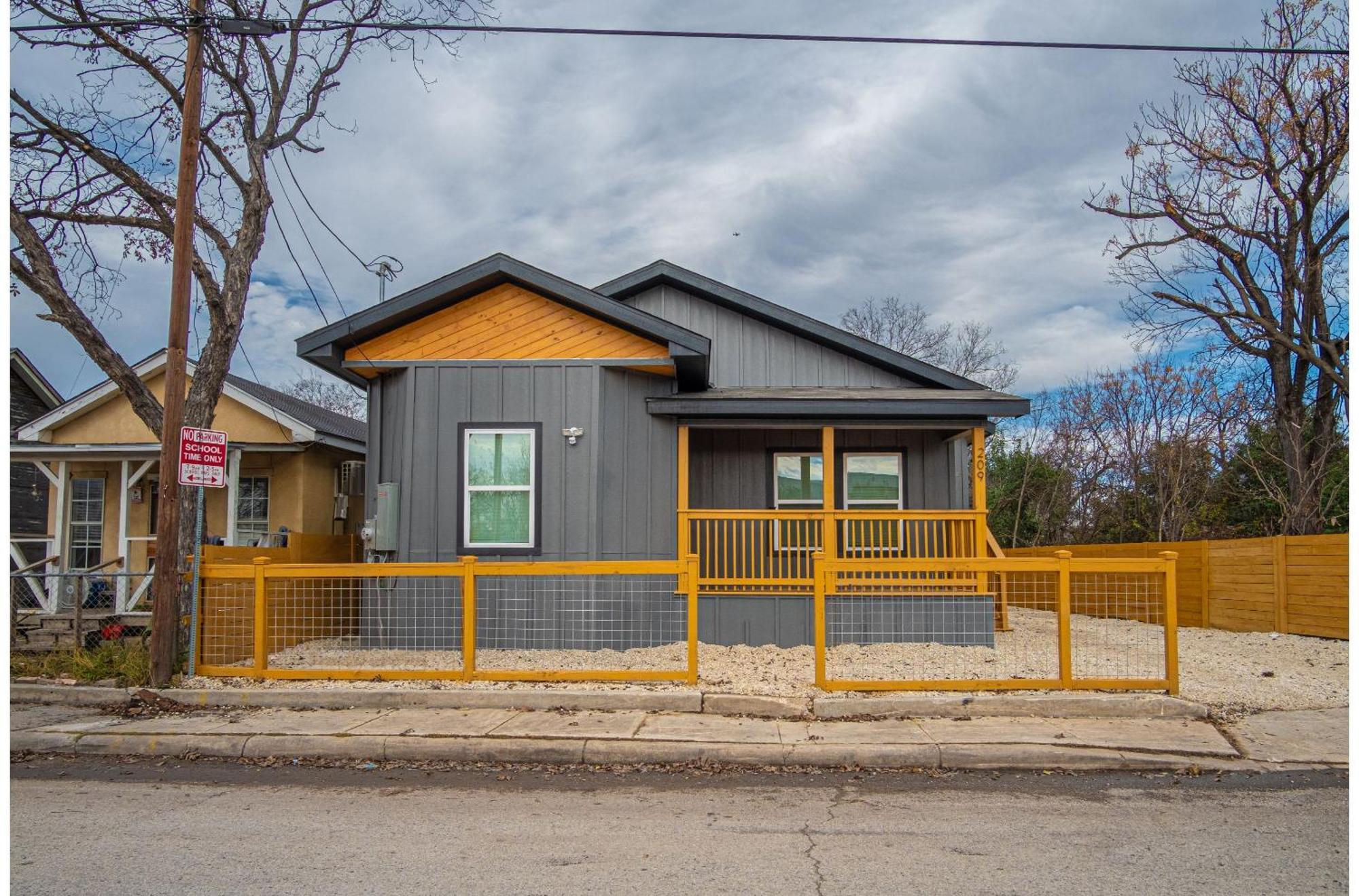 Blissful 5br3ba Haven Near Riverwalk Downtown