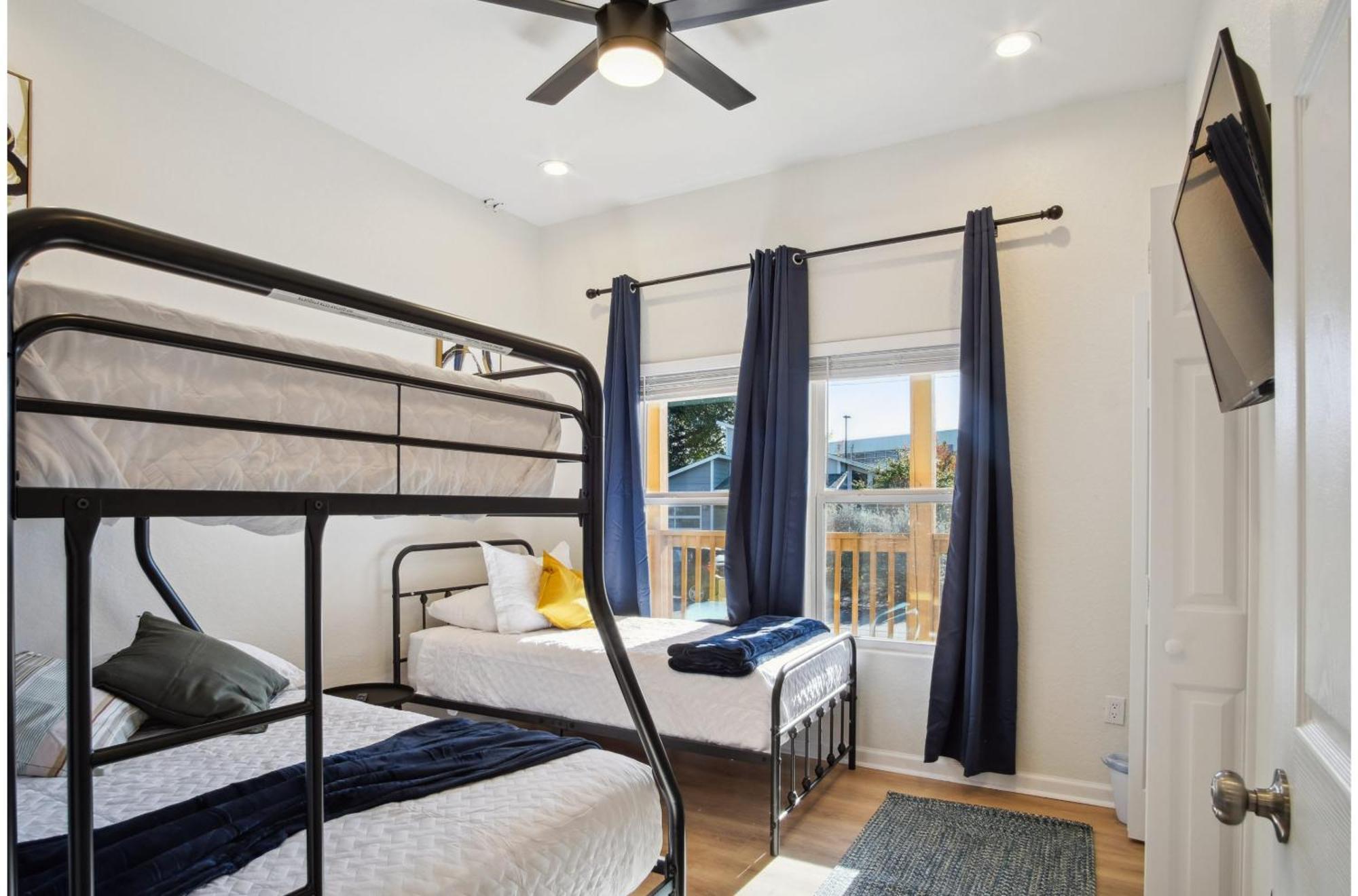 Blissful 5br3ba Haven Near Riverwalk Downtown Holiday home